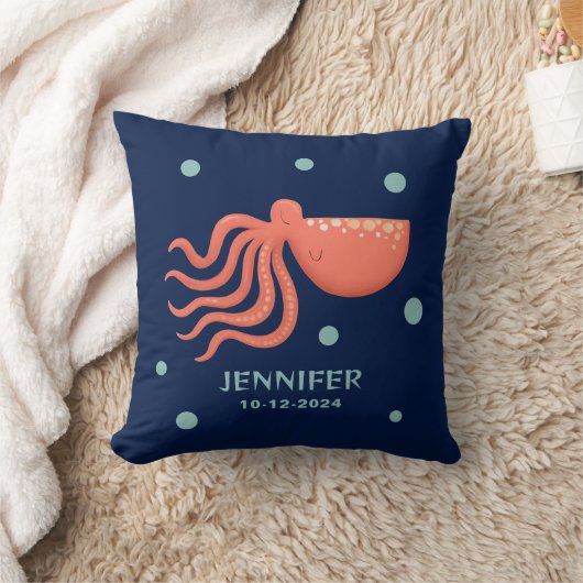 Coral Pink Octopus on Navy – Coastal Sea Design Kissen (Decke)