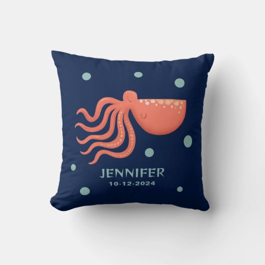 Coral Pink Octopus on Navy – Coastal Sea Design Kissen (Vorderseite)