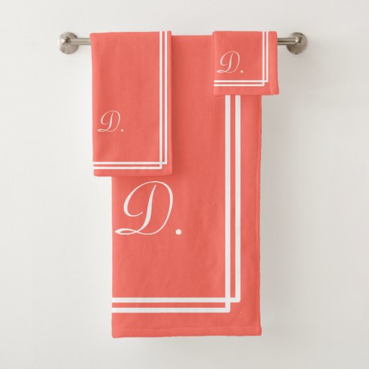 Coral Pink White Elegant Modernes Monogramm Badhandtuch Set (Insitu)