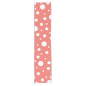 Coral Polka Dot Kurzer Tischläufer (Vorderseite)