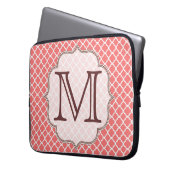 Coral Quaterfoil Latti Monogramm 15" Laptop Case (Vorderseite Links)