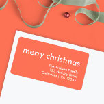 Coral Red Christmas | MINIMALISTISCHE RÜCKSENDEADR Adressaufkleber<br><div class="desc">Einfache,  stilvolle "fröhliche Weihnachten" Anführungszeichen mit moderner Typografie in Weiß auf einem korallenroten Hintergrund in einem minimalistischen "skandinavischen" Stil. Das Label kann leicht mit Ihrem eigenen Gruß,  Rücknamen und Adresse personalisiert werden,  um ein wirklich maßgeschneidertes Weihnachtslabel für die festliche Saison zu bilden,  das mit unseren passenden Urlaubskarten koordiniert wird!</div>