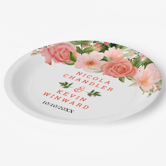 Coral Red Roses with Foliage Pappteller (Schrägansicht)