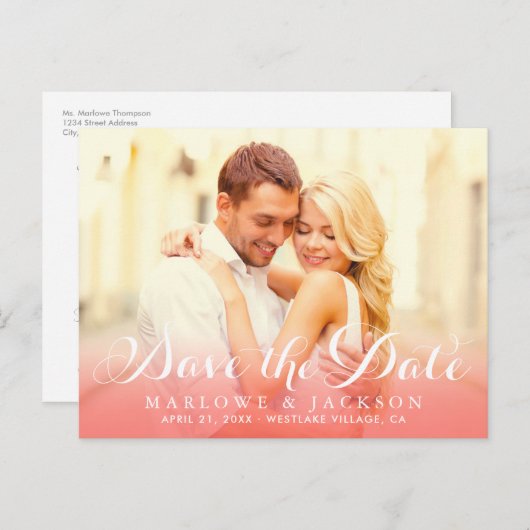 Coral Script Overlay-Foto Save the Date Ankündigungspostkarte (Vorne/Hinten)