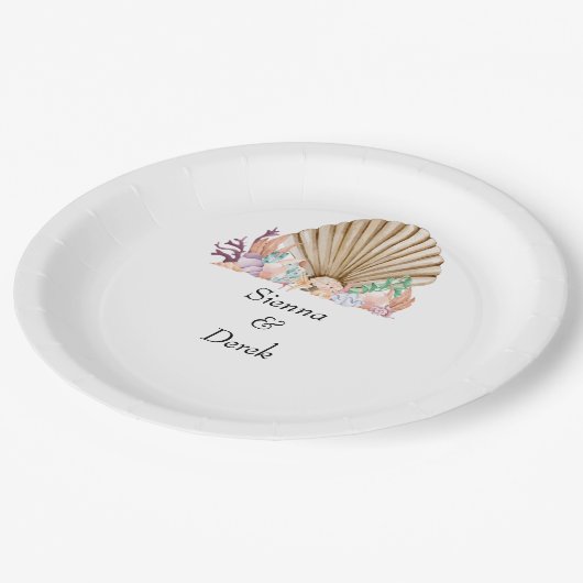Coral & Seashell Beach Wedding Pappteller (Schrägansicht)