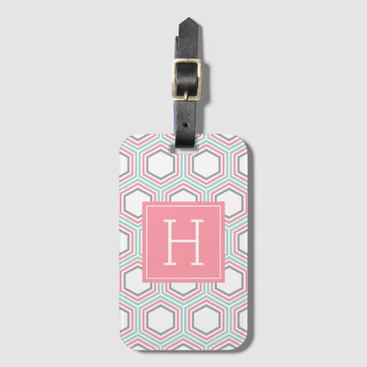Coral und Pink Hexagon Muster Mit Monogramm Gepäckanhänger (Vorderseite Vertikal)