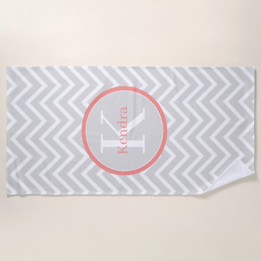 Coral Zickzack Monogram Beach Handtuch (Vorderseite)