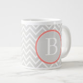Coral Zickzack Monogram Jumbo-Tasse (Vorderseite Rechts)