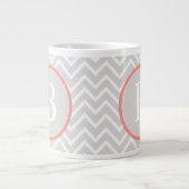 Coral Zickzack Monogram Jumbo-Tasse (Vorderseite)