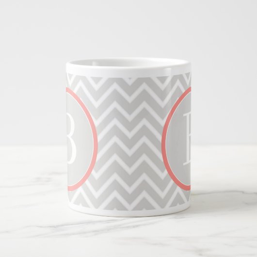 Coral Zickzack Monogram Jumbo-Tasse (Vorderseite)