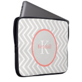 Coral Zickzack Monogram Laptopschutzhülle (Vorne Rechts)