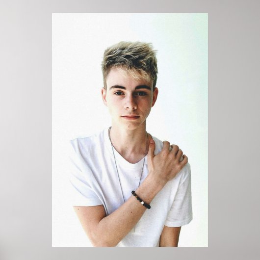Corbyn Besson Poster (Vorne)