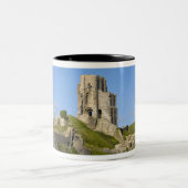Corfe Castle, Corfe, Dorset, England Zweifarbige Tasse (Mittel)
