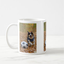 Corgi, der Fußball spielt Kaffeetasse
