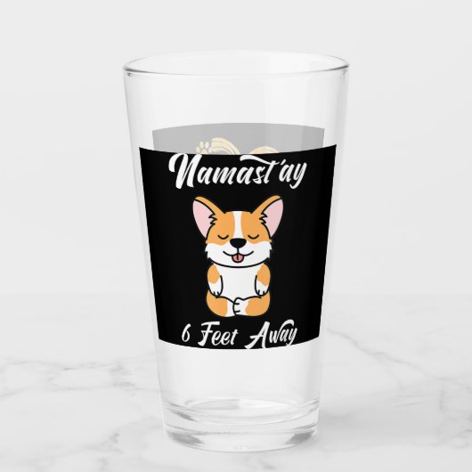 Corgi | Funny Namaste 6 Fuß entfernt Niedlich Corg Glas (Vorderseite)