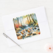 Corgi Hunde in einem Waldlauf mit Herbstfarben Quadratischer Aufkleber (Umschlag)