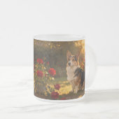 Corgi in den Rosen I Mattglastasse (VorderseiteRechts)