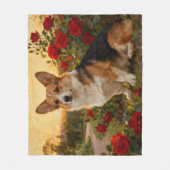 Corgi in den Rosen II Fleecedecke (Vorderseite)