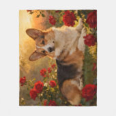 Corgi in den Rosen VI Fleecedecke (Vorderseite)