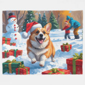 Corgi läuft im Schnee mit Weihnachtshut Fleecedecke (Vorderseite (Horizontal))