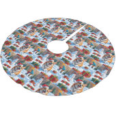 Corgi läuft im Schnee mit Weihnachtshut Polyester Weihnachtsbaumdecke (Schrägansicht)