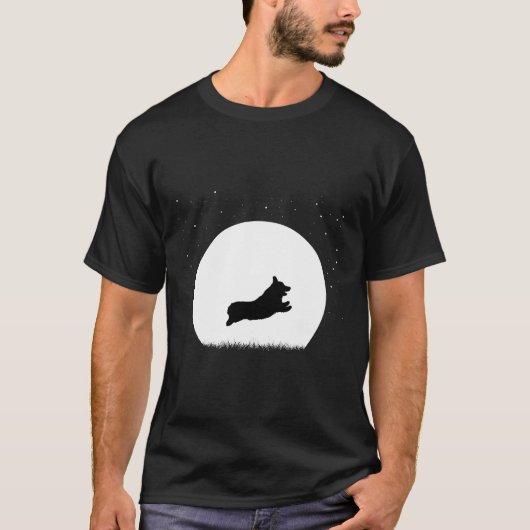 Corgi läuft im Winterschnee T-Shirt (Vorderseite)