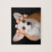 Corgi mit Blumen in ihrem Haar Puzzle (Vertikal)