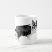 Corgi Spark im Schneelicht Kaffeetasse (Mittel)