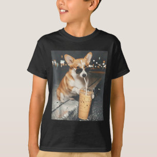 Corgi trinkt eisgekühlten Kaffee lustiges Tier Mem T-Shirt