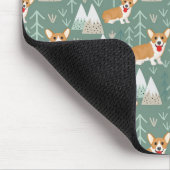 Corgis im Gebirgswaldmuster Mousepad (Ecke)