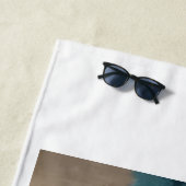 Corgis in rotem Auto am Strand Strandtuch (Beispiel)