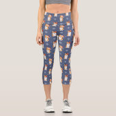Corgis in Weihnachtsmannmützen und Schneeflocken-M Capri Leggings (Vorderseite)