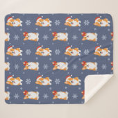 Corgis in Weihnachtsmannmützen und Schneeflocken-M Sherpadecke (Vorderseite (Horizontal))