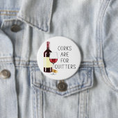 "Corks are for quitters" Rotwein-Glas Button (Beispiel)
