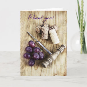 Corks, grapes and corkscrew on wood dankeskarte