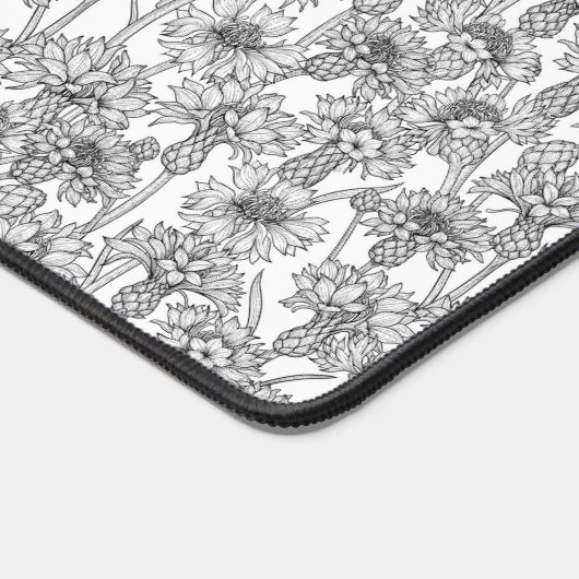Cornblumen, Blume in Schwarz und Weiß Schreibtischunterlage (Ecke)