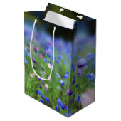 Cornflower Blue Gift Bag Mittlere Geschenktüte (Vorderseite Schrägansicht)