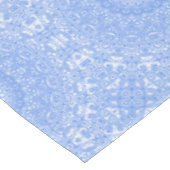 Cornflower Blue Symmetry Mandala Tischdecke (Schrägansicht)