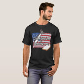Cornhole Player Drinking USA Bean Sack Cor T-Shirt (Vorne ganz)