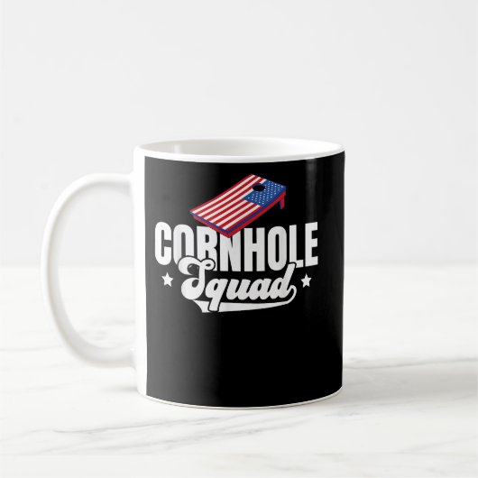 Cornhole Squad Männer Bohnentaschen Beutel Löcher Kaffeetasse (Links)