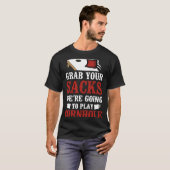 Cornhole Team Bean Bag Player Champ Pun schnappen T-Shirt (Vorne ganz)