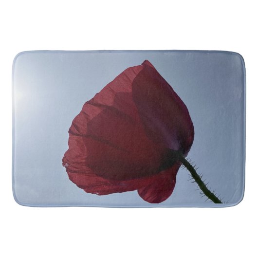 Cornisch roter Mohn mit grauem Himmel Badematte (Vorderseite)