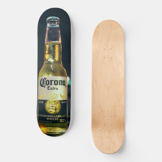 Corona ist ein Bier aus Mexiko in den Skate Skateboard (Vorderseite)