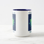 Coronavirus Covid 19 zusammen Zweifarbige Tasse (Mittel)