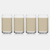 Corporate Look mit einem Geschäftsmann in Anzug un Dosenglas (Links)