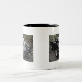 Corvette Classic Black Split Window Zweifarbige Tasse (Mittel)