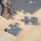 Corvus Corvidae und das Puzzle Cedar Jigsaw (Seite)