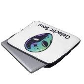 Cosmic Alien Logo with Space Aesthetic Laptopschutzhülle (Vorne Knopf)