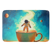 Cosmic Brew: Astronaut's Coffee Dream Badematte (Vorderseite)