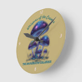 Cosmic Galaxy Mushrooms • Whimsical Fantasy Fungi Runde Wanduhr (Winkel)